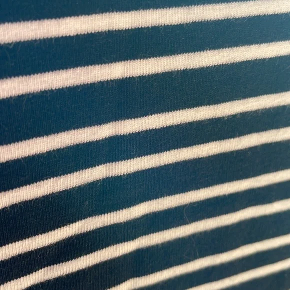 Cute top - Picture 3 of 5